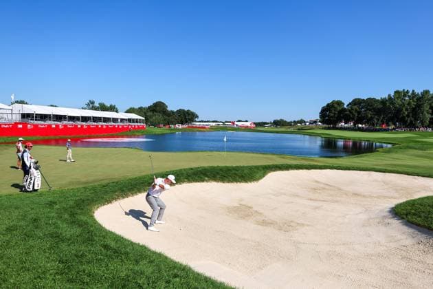 July 26th, 2025: Sam Stevens of the United States hits his shot from the bunker on the eighteenth hole during the third round of the 3M Open 2025 at TPC Twin Cities on July 26th, 2025 in Blaine, Minnesota. -CSM Blaine USA - ZUMAc04_ 20250726_zma_c04_186 Copyright: xStevenxGarciax