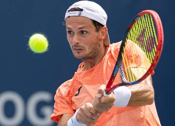 (250727) -- TORONTO, July 27, 2025 -- Juan Pablo Ficovich of Argentina returns the ball during the men s singles qualifying match between Juan Pablo Ficovich of Argentina and Kyrian Jacquet of France at the 2025 National Bank Open tennis tournament in Toronto, Canada, on July 26, 2025. (Photo by Xinhua) (SP)CANADA-TORONTO-TENNIS-NATIONAL BANK OPEN-MEN S SINGLES-QUALIFYING ZouxZheng 