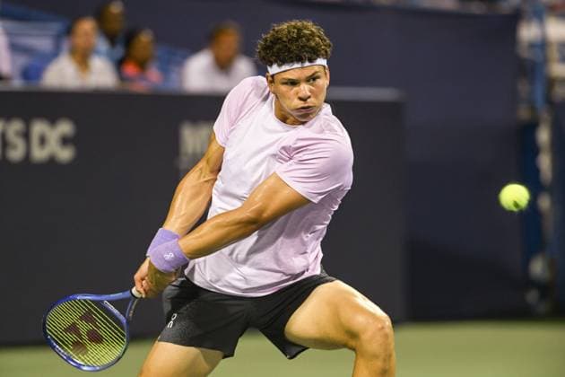 July 26, 2025, Washington, D.C, U.S: BEN SHELTON hits a backhand during his semifinal match against Alejandro Davidovich Fokina at the Rock Creek Tennis Center. Washington U.S - ZUMAg196 20250726_zap_g196_033 Copyright: xKylexGustafsonx