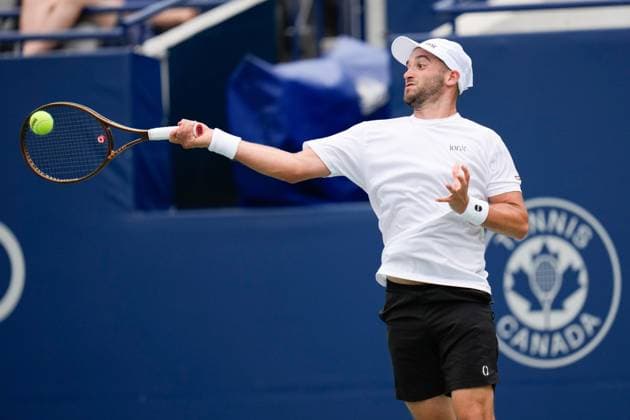 ATP, Tennis Herren Masters 1000 National Bank Open Toronto Presented by Rogers 2025 - Day 1 Dan Martin of Canada plays a forehand against Taro Daniel of Japan during the Men s Singles first round match on day 1 of the ATP Masters 1000 National Bank Open at Sobeys Stadium. on July 26, 2025 in Toronto, Canada. Toronto Ontario Canada Copyright: xLeonardoxRamirezx