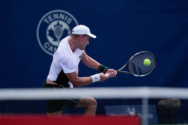 ATP, Tennis Herren Masters 1000 National Bank Open Toronto Presented by Rogers 2025 - Day 1 James Duckworth of Australia plays a backhand against Justin Boulais of Canada during the Men s Singles first round match on day 1 of the ATP Masters 1000 National Bank Open at Sobeys Stadium. on July 26, 2025 in Toronto, Canada. Toronto Ontario Canada Copyright: xLeonardoxRamirezx
