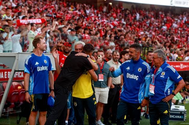SL Benfica v Fenerbahce - Pre-Season Friendly Jose Mourinho, head coach of Fenerbahce, stands with Bruno Lage, head of SL Benfica, during the Pre-Season Friendly Eusebio Cup match between SL Benfica and Fenerbahce SK at Estadio da Luz in Lisbon, Portugal, on July 26, 2025. Lisbon Lisboa Portugal  Copyright: xValterxGouveiax originalFilename:gouveia-26072025250726_np3FB.jpg