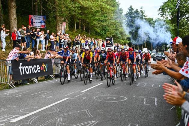 First Stage Of The 2025 Tour De France Women The pack of riders (peloton) cycles during the 1st stage (out of 9) of the fourth edition of the Women s Tour de France cycling race, 78.8 km from Vannes to Plumelec, in Vannes, western France, on July 26, 2025. Plumelec Bretagne France  Copyright: xRonanxHoussinx originalFilename:houssin-cyclingf250727_npy7M.jpg