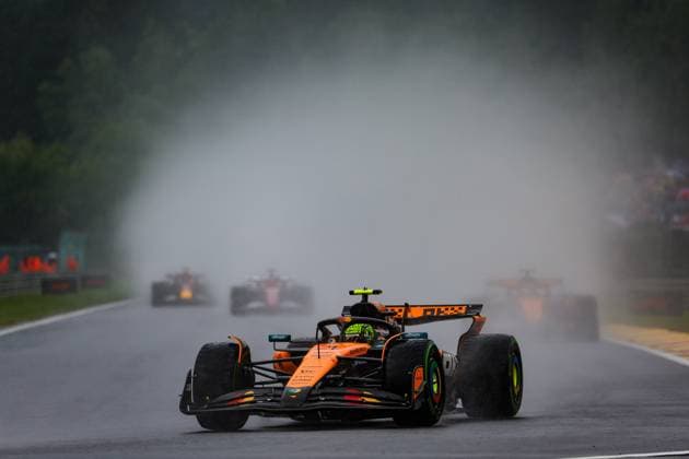 F1 - BELGIAN GRAND PRIX 2025 04 NORRIS Lando (gbr), McLaren F1 Team MCL39, action during the 2025 Formula 1 Belgian Grand Prix, 13th round of the 2025 FIA Formula One World Championship, WM, Weltmeisterschaft from July 25 to 27, 2025 on the Circuit de Spa-Francorchamps, in Stavelot, Belgium -  Copyright: xFLORENTxGOODENx