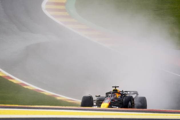SPA - Max Verstappen (Red Bull Racing) behind the safety car on the Spa-Francorchamps circuit during the start of the Belgian Grand Prix. ANP SEM VAN DER WAL xVIxANPxSportx xxANPxIVx 532325664 originalFilename: 532325664.jpg