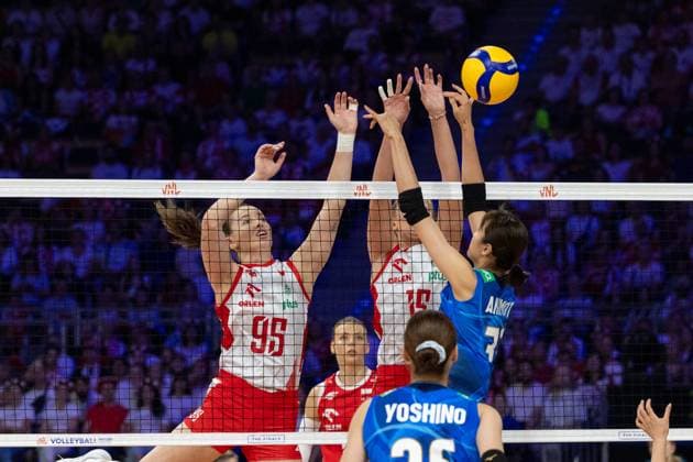 Poland - Japan 27.07.2025 Lodz, Poland, women s Volleyball Nations League 2025, final round finals , final game ( match ) Poland - Japan ; (siatkowka, Liga Narodow kobiet, final , runda finalowa Polska - Japonia ) image shows: Magdalena Jurczyk (L) Martyna Czyrnianska (C) Miku Akimoto (R) photo Katarzyna Plewczynska Fotostyk Copyright: xKatarzynaxPlewczynskax 20250727FCTKP209