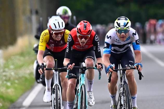Tour de Wallonie 2025 Stage 2 SAMBREVILLE, BELGIUM - JULY 27 : Rouland Louis of Arkea - B&B Hotels, Knight Oliver of Cofidis, Milesi Lorenzo of Movistar Team during stage 2 of the 30th edition of Tour de Wallonie an UCI ProSeries 2.Pro cycling road race stage for Men Elite of 153.7 km with start in Huy and finish in Sambreville on July 27, 2025 in Sambreville, Belgium, 27 07 2025 ( Motordriver Pieter Van Herzele - Sambreville Belgium  Copyright: xTomasxSiskx