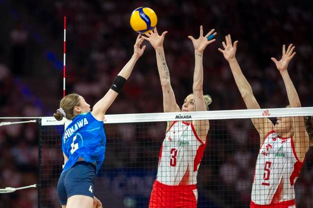 Women s Volleyball Nations League Finals 2025 Mayu Ishikawa, Magdalena Stysiak, Agnieszka Korneluk during the Woman™s Volleyball Nations League 2025 third place match between Poland and Japan , at Atlas Arena in Lodz, Poland, on July 27, 2025. Lodz Poland  Copyright: xAndrzejxIwanczukx originalFilename:iwanczuk-womensvo250727_nppRg.jpg