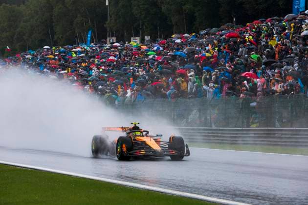 Formula 1 Moët & Chandon Belgian Grand Prix 2025 Laurent Lefebvre OVERTAKE MAXPPP - Stavelot 27 07 2025 04 NORRIS Lando (gbr), McLaren F1 Team, action at the Formula 1 Moët & Chandon Belgian Grand Prix 2025, the 13th round of the 2025 FIA Formula 1 World Championship, WM, Weltmeisterschaft at the Circuit de Spa-Francorchamps in Stavelot, Belgium, from July 24 to 27, 2025 Stavelot Belgium  Copyright: xOVERTAKE MAXPPPxLaurentxLefebvrex OVT202507276762 OVT202507276762