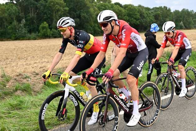 Tour de France 2025 Stage 21 PARIS CHAMPS-ELYSEES, FRANCE - JULY 27 : Van Moer Brent (BEL) of Lotto, Wellens Tim (BEL) of UAE Team Emirates during stage 21 of the 112th edition of Tour de France an UCI World Tour 2.UWT cycling road race stage for Men Elite of 120 km with start in Mantes-la-Ville and finish in Paris Champs-Elysees on July 27, 2025 in Paris Champs-Elysees, France, 27 07 2025 ( Motordriver Kenny Verfaillie - Paris Champs-Elysees France  Copyright: xJanxDexMeuleneirx