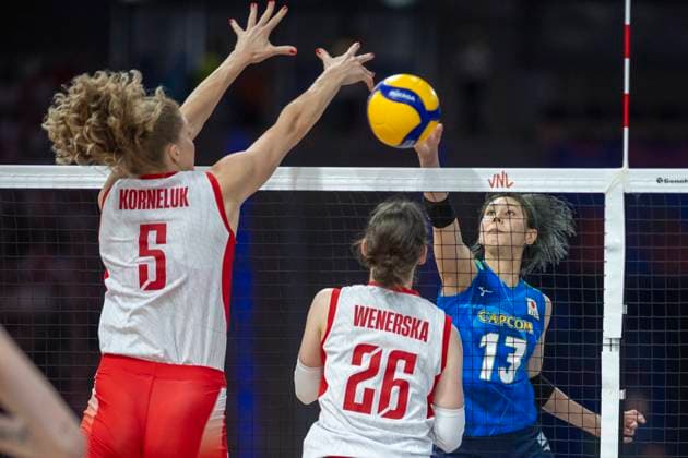 Women s Volleyball Nations League Finals 2025 Martyna Czyrnianska, Yukiko Wada during the Woman™s Volleyball Nations League 2025 third place match between Poland and Japan , at Atlas Arena in Lodz, Poland, on July 27, 2025. Lodz Poland  Copyright: xAndrzejxIwanczukx originalFilename:iwanczuk-womensvo250727_npfw4.jpg