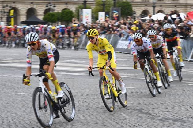 Tour de France 2025 Stage 21 PARIS CHAMPS-ELYSEES, FRANCE - JULY 27 : Pogacar Tadej (SLO) of UAE Team Emirates during stage 21 of the 112th edition of Tour de France an UCI World Tour 2.UWT cycling road race stage for Men Elite of 120 km with start in Mantes-la-Ville and finish in Paris Champs-Elysees on July 27, 2025 in Paris Champs-Elysees, France, 27 07 2025 ( Motordriver Kenny Verfaillie - Paris Champs-Elysees France  Copyright: xVincentxKalutx