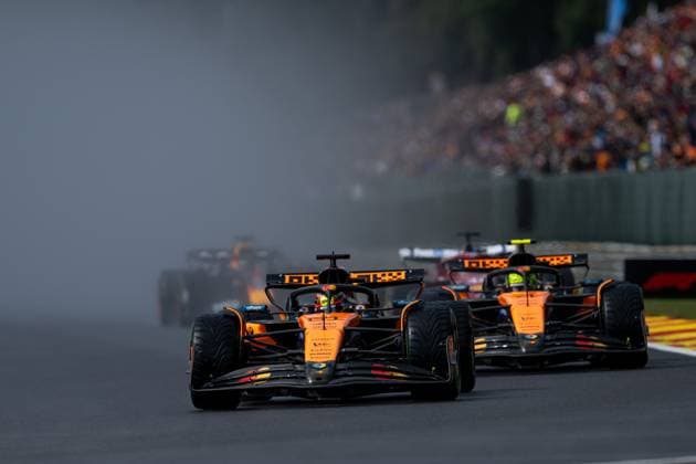 Oscar Piastri McLaren Formula 1 Team, Australia, 81 in MCL39 overtakes Lando Norris McLaren Formula 1 Team, Great Britain, 04 on the Kemmel straight before Les Combes and takes first place on the way to victory, BEL, Formula 1 World Championship, Moet Chandon Grand Prix of Belgium, Circuit de Spa Francorchamps, Race, 2025 season, 27 07 2025 BEL, Formula 1 World Championship, Moet Chandon Grand Prix of Belgium, Circuit de Spa Francorchamps, Race, 2025 season, 27 07 2025 Spa Francorchamps Copyright: xEibner-Pressefoto Memmlerx EP_MMR