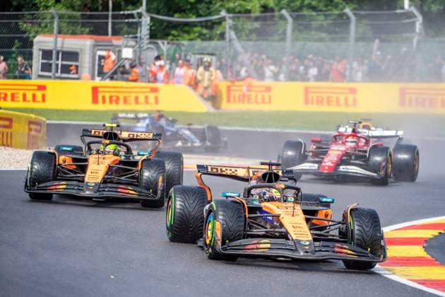 Formula 1 GP Spa Belgium Sunday, 27 07 2025 Oscar Piastri 81, McLaren Formula 1 Team and Lando Norris 4, McLaren Formula 1 Team and Charles Leclerc 16, Scuderia Ferrari Race start Formula 1 GP Spa Belgium Sunday, 27 07 2025 Copyright: xBEAUTIFULxSPORTS Erlhofx