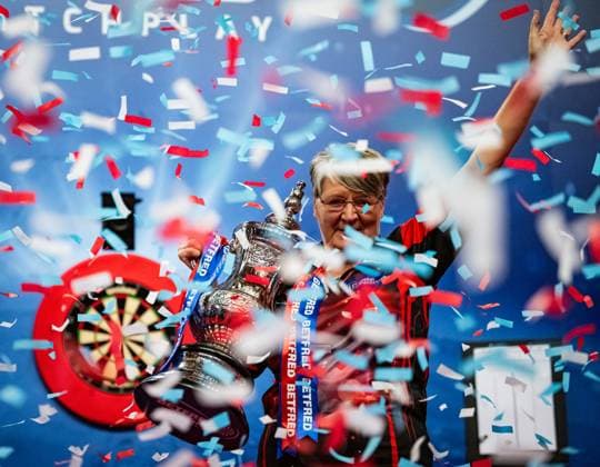 Sport Bilder des Tages 27th July 2025; Winter Gardens, Blackpool, England; 2025 Betfred Womens World Matchplay Darts; Lisa Ashton celebrates winning the Betfred Womens World Matchplay final against Fallon Sherrock  GodfreyxPitt