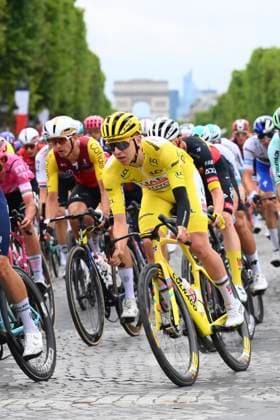 Tour de France 2025 Stage 21 PARIS CHAMPS-ELYSEES, FRANCE - JULY 27 : Pogacar Tadej (SLO) of UAE Team Emirates during stage 21 of the 112th edition of Tour de France an UCI World Tour 2.UWT cycling road race stage for Men Elite of 120 km with start in Mantes-la-Ville and finish in Paris Champs-Elysees on July 27, 2025 in Paris Champs-Elysees, France, 27 07 2025 ( Motordriver Kenny Verfaillie - Paris Champs-Elysees France  Copyright: xVincentxKalutx