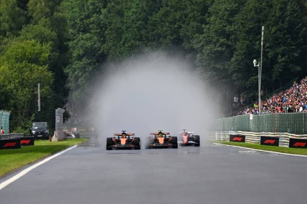 Formula 1 GP Spa Belgium Sunday, 27 07 2025 Oscar Piastri 81, McLaren Formula 1 Team and Lando Norris 4, McLaren Formula 1 Team and Charles Leclerc 16, Scuderia Ferrari Race start Formula 1 GP Spa Belgium Sunday, 27 07 2025 Copyright: xBEAUTIFULxSPORTS Erlhofx