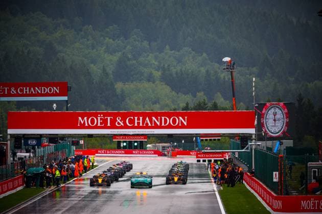 Start of the race with the Safety Car, lando Norris ahead of Oscar Piastri, during the Belgian GP, Spa-Francorchamps 24-27 July 2025 Formula 1 World Championship, WM, Weltmeisterschaft 2025.  Copyright: xFedericoxBasile IPAxSportx xipa-agency.netx xx IPA_61123165 IPA_Agency_IPA61123165