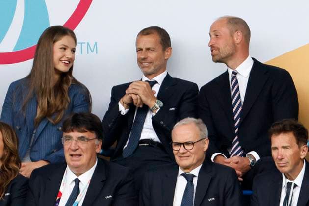 Sport Bilder des Tages England v Spain - UEFA Women s EURO 2025 Final Leonor, Princess of Asturia speaks to Prince William with Aleksander Ceferin President of UEFA in the middle before the UEFA Women s EURO 2025 Final match between England and Spain at St. Jakob-Park on July 27, 2025 in Basel, Switzerland. Basel St. Jakob-Park Switzerland Switzerland Copyright: xRichardxSellers Sportsphoto APLx 14131432
