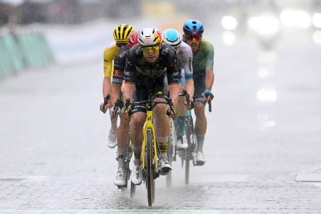 Tour de France 2025 Stage 21 PARIS CHAMPS-ELYSEES, FRANCE - JULY 27 : Van Aert Wout (BEL) of Team Visma Lease a Bike, Pogacar Tadej (SLO) of UAE Team Emirates, Trentin Matteo (ITA) of Tudor Pro Cycling Team during stage 21 of the 112th edition of Tour de France an UCI World Tour 2.UWT cycling road race stage for Men Elite of 120 km with start in Mantes-la-Ville and finish in Paris Champs-Elysees on July 27, 2025 in Paris Champs-Elysees, France, 27 07 2025 ( Motordriver Kenny Verfaillie - Paris Champs-Elysees France  Copyright: xVincentxKalutx