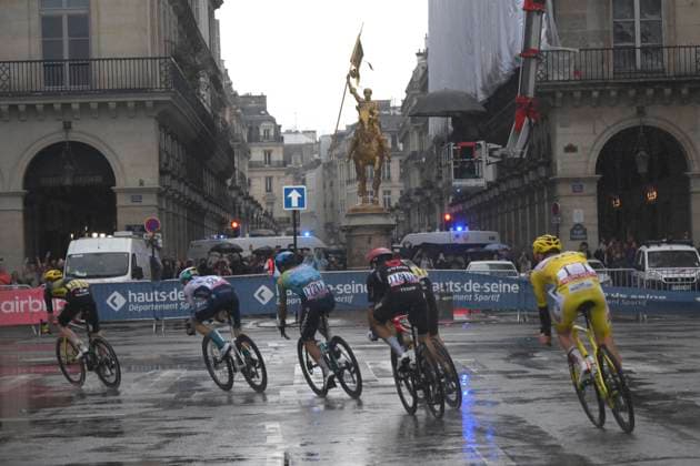 Tour de France 2025 Stage 21 PARIS CHAMPS-ELYSEES, FRANCE - JULY 27 : Pogacar Tadej (SLO) of UAE Team Emirates, Van Aert Wout (BEL) of Team Visma Lease a Bike , Jorgenson Matteo (USA) of Team Visma Lease a Bike, Mohoric Matej (SLO) of Bahrain - Victorious , Trentin Matteo (ITA) of Tudor Pro Cycling Team , Ballerini Davide (ITA) of XDS Astana Team during stage 21 of the 112th edition of Tour de France an UCI World Tour 2.UWT cycling road race stage for Men Elite of 120 km with start in Mantes-la-Ville and finish in Paris Champs-Elysees on July 27, 2025 in Paris Champs-Elysees, France, 27 07 2025 ( Motordriver Kenny Verfaillie - Paris Champs-Elysees France  Copyright: xBernardxPaponx