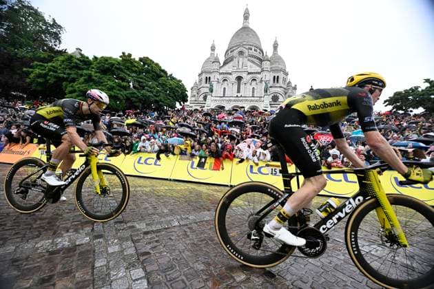 Tour de France 2025 Stage 21 PARIS CHAMPS-ELYSEES, FRANCE - JULY 27 : Van Aert Wout (BEL) of Team Visma Lease a Bike, Jorgenson Matteo (USA) of Team Visma Lease a Bike at the Basilique du Sacré CSur - Montmartre during stage 21 of the 112th edition of Tour de France an UCI World Tour 2.UWT cycling road race stage for Men Elite of 120 km with start in Mantes-la-Ville and finish in Paris Champs-Elysees on July 27, 2025 in Paris Champs-Elysees, France, 27 07 2025 ( Motordriver Kenny Verfaillie - Paris Champs-Elysees France  Copyright: xJanxDexMeuleneirx
