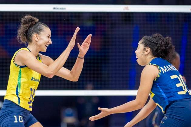 Women s Volleyball Nations League Finals 2025 Gabriela Braga Guimaraes, Marcelle de Arruda Mattos da Silva during the Woman™s Volleyball Nations League 2025 gold medal match between Italy and Brazil , at Atlas Arena in Lodz, Poland, on July 27, 2025. Lodz Poland  Copyright: xAndrzejxIwanczukx originalFilename:iwanczuk-womensvo250727_np31J.jpg