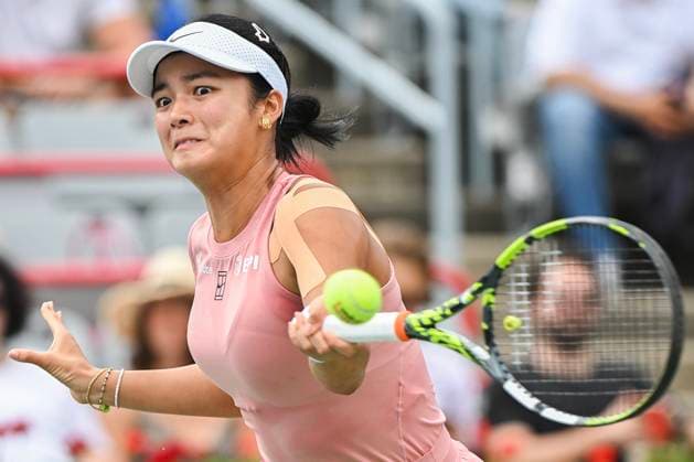 July 27, 2025, Montreal, Pq, Canada: Alexandra Eala, of the Philippines, plays a shot to Marketa Vondrousova, of the Czech Republic, during their first round match at the National Bank Open tennis tournament in Montreal, Sunday, July 27, 2025. Marketa Vondrousova, Alexandra Eala,  - ZUMAc35_ 20250727_zaf_c35_017 Copyright: xGrahamxHughesx