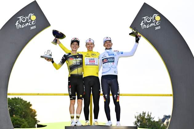 Tour de France 2025 Stage 21 PARIS CHAMPS-ELYSEES, FRANCE - JULY 27 : Vingegaard Jonas (DEN) of Team Visma Lease a Bike, Pogacar Tadej (SLO) of UAE Team Emirates, Lipowitz Florian (GER) of Red Bull - BORA - Hansgrohe pictured during the podium ceremony of stage 21 of the 112th edition of Tour de France an UCI World Tour 2.UWT cycling road race stage for Men Elite of 120 km with start in Mantes-la-Ville and finish in Paris Champs-Elysees on July 27, 2025 in Paris Champs-Elysees, France, 27 07 2025 ( Motordriver Kenny Verfaillie - Paris Champs-Elysees France  Copyright: xJanxDexMeuleneirx