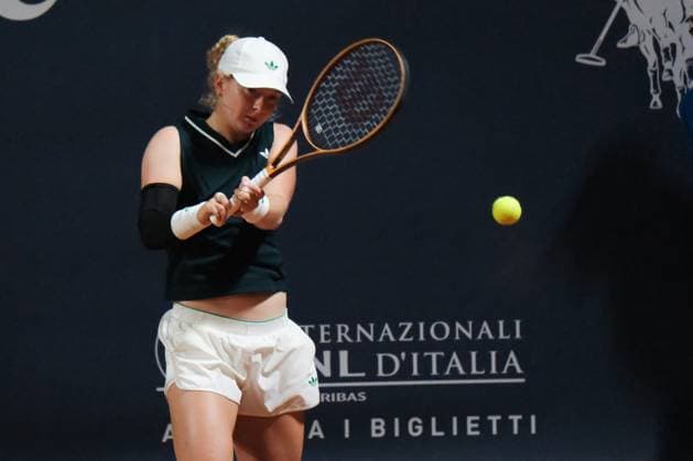 TENNIS - Internazionali di Tennis - 36° Palermo Ladies Open Francesca Jones in action against Anouk Koevermans during the 36th Palermo Ladies Open at Country Time Club during 36Â° Palermo Ladies Open, International Tennis match in Palermo, Italy, July 27 2025 Palermo Italy  Copyright: xIPAxSport ABACAx