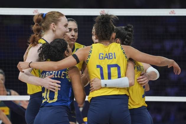 Italy v Brazil - FIVB Women s Volleyball Nations League LODZ, POLAND - JULY 27: Players of Brazil celebrate after a position during the final match of the FIVB Volleyball Nations League (VNL) between Italy and Brazil at Atlas Arena in Lodz, Poland, on July 27, 2025. Beyza Comert Anadolu Lodz Poland. Editorial use only. Please get in touch for any other usage.  Copyright: x2025xAnadoluxBeyzaxComertx