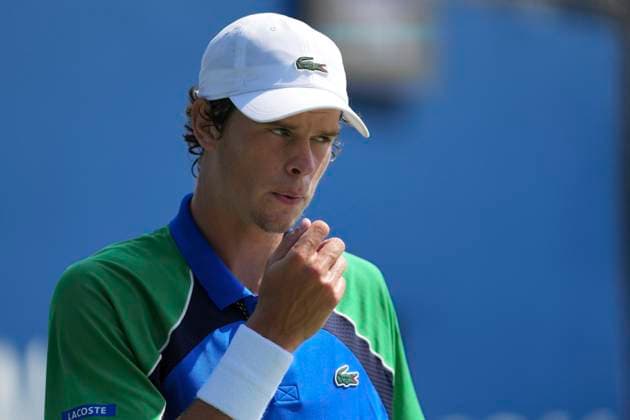 July 27, 2025, Toronto, Ontario, Canada: Alexander Blockx of Belgium looks on against Duje Ajdukovic of Croatia during the Men s Singles first round match on day 2 of the ATP, Tennis Herren Masters 1000 National Bank Open at Sobeys Stadium. on July 27, 2025 in Toronto, Canada. Toronto Canada - ZUMAe321 20250727_zsa_e321_013 Copyright: xLeonardoxRamirezx