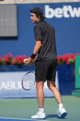 July 27, 2025, Toronto, Ontario, Canada: Taro Daniel of Japan serves to Dan Martin of Canada (not pictured) during the Men s Singles first round match from day one suspended due to rain, resumes on day 2 of the ATP, Tennis Herren Masters 1000 National Bank Open at Sobeys Stadium. on July 27, 2025 in Toronto, Canada. Toronto Canada - ZUMAe321 20250727_zsa_e321_051 Copyright: xLeonardoxRamirezx