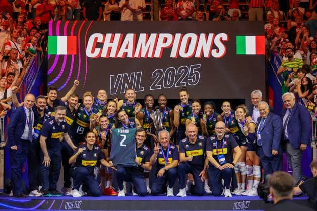 LODZ 27.07.2025 SIATKOWKA KOBIET LIGA NARODOW 2025 - MECZ FINAL: WLOCHY - BRAZYLIA --- WOMENS VOLLEYBALL NATIONS LEAGUE 2025 FINALS - FINAL MATCH IN LODZ: ITALY - BRAZIL REPREZENTACJA WLOCH TEAM ITALY ITALIA FOT. ANNA KLEPACZKO FOTOPYK NEWSPIX.PL --- newspix.pl 