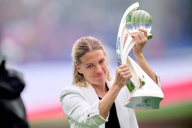 UEFA Womens Euro 2025 Final England - Spain 27 07 2025 The UEFA Womens Euro 2025 trophy is presented UEFA Womens Euro 2025 Final England - Spain Basel, St Jakob Park, 27 07 2025 UEFA Womens Euro 2025 Final England - Spain Basel, St Jakob Park, 27 07 2025 Copyright: xBEAUTIFULxSPORTS Gelhardtx