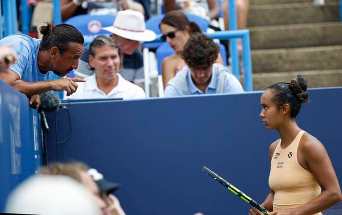 July 27, 2025: Leylah Fernandez talks with her coach between sets in the final match during the 2025 Mubadala Citi DC Open tennis tournament being played at Rock Creek Park Tennis Center in Washington, D.C. CSM District Of Columbia United States of America - ZUMAc04_ 20250727_zma_c04_217 Copyright: xJustinxCooperx