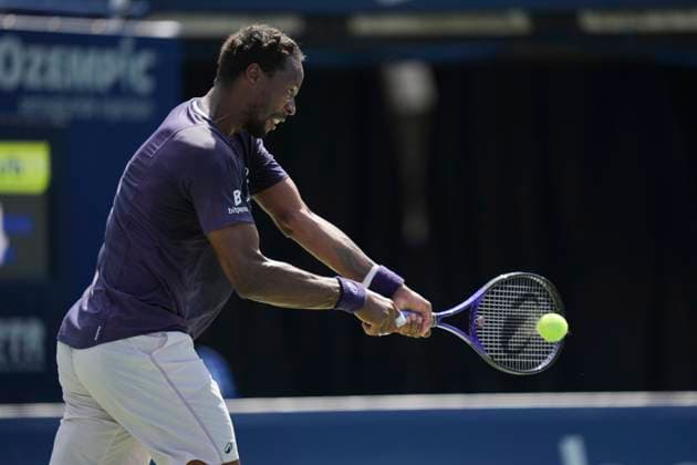 ATP, Tennis Herren Masters 1000 National Bank Open Toronto Presented by Rogers 2025 - Day2 Gael Monfils of France plays a backhand against Tomas Barrios Vera of Chile during the Men s Singles first round match on day 2 of the ATP Masters 1000 National Bank Open at Sobeys Stadium. on July 27, 2025 in Toronto, Canada. (Photo by Leonardo Ramirez Eyepix Group) Copyright: xLeonardoxRamirez xEyepixxGroupx LR_27072025_163016