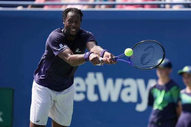 July 27, 2025, Toronto, Ontario, Canada: Gael Monfils of France plays a backhand against Tomas Barrios Vera of Chile during the Men s Singles first round match on day 2 of the ATP, Tennis Herren Masters 1000 National Bank Open at Sobeys Stadium. on July 27, 2025 in Toronto, Canada. Toronto Canada - ZUMAe321 20250727_zsa_e321_133 Copyright: xLeonardoxRamirezx