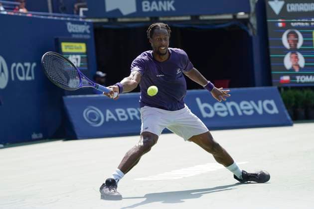 July 27, 2025, Toronto, Ontario, Canada: Gael Monfils of France lunges to play a forehand against Tomas Barrios Vera of Chile during the Men s Singles first round match on day 2 of the ATP, Tennis Herren Masters 1000 National Bank Open at Sobeys Stadium. on July 27, 2025 in Toronto, Canada. Toronto Canada - ZUMAe321 20250727_zsa_e321_138 Copyright: xLeonardoxRamirezx