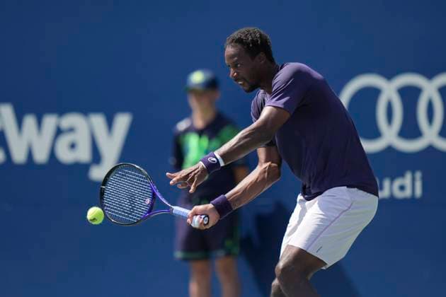 July 27, 2025, Toronto, Ontario, Canada: Gael Monfils of France plays a forehand against Tomas Barrios Vera of Chile during the Men s Singles first round match on day 2 of the ATP, Tennis Herren Masters 1000 National Bank Open at Sobeys Stadium. on July 27, 2025 in Toronto, Canada. Toronto Canada - ZUMAe321 20250727_zsa_e321_142 Copyright: xLeonardoxRamirezx