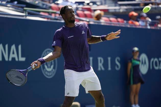 July 27, 2025, Toronto, Ontario, Canada: Gael Monfils of France plays a forehand against Tomas Barrios Vera of Chile during the Men s Singles first round match on day 2 of the ATP, Tennis Herren Masters 1000 National Bank Open at Sobeys Stadium. on July 27, 2025 in Toronto, Canada. Toronto Canada - ZUMAe321 20250727_zsa_e321_145 Copyright: xLeonardoxRamirezx