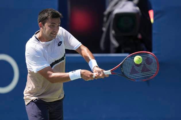 July 27, 2025, Toronto, Ontario, Canada: Tomas Barrios Vera of Chile plays a backhand against Gael Monfils of France during the Men s Singles first round match on day 2 of the ATP, Tennis Herren Masters 1000 National Bank Open at Sobeys Stadium. on July 27, 2025 in Toronto, Canada. Toronto Canada - ZUMAe321 20250727_zsa_e321_153 Copyright: xLeonardoxRamirezx