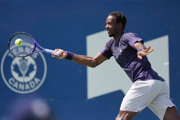 July 27, 2025, Toronto, Ontario, Canada: Gael Monfils of France plays a forehand against Tomas Barrios Vera of Chile during the Men s Singles first round match on day 2 of the ATP, Tennis Herren Masters 1000 National Bank Open at Sobeys Stadium. on July 27, 2025 in Toronto, Canada. Toronto Canada - ZUMAe321 20250727_zsa_e321_151 Copyright: xLeonardoxRamirezx