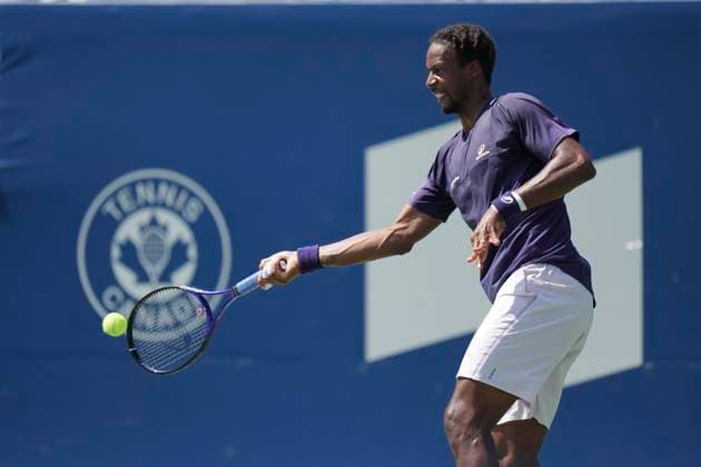 July 27, 2025, Toronto, Ontario, Canada: Gael Monfils of France plays a forehand against Tomas Barrios Vera of Chile during the Men s Singles first round match on day 2 of the ATP, Tennis Herren Masters 1000 National Bank Open at Sobeys Stadium. on July 27, 2025 in Toronto, Canada. Toronto Canada - ZUMAe321 20250727_zsa_e321_154 Copyright: xLeonardoxRamirezx