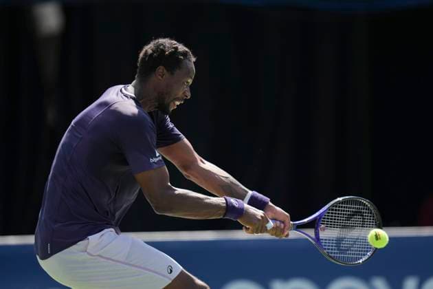July 27, 2025, Toronto, Ontario, Canada: Gael Monfils of France plays a backhand against Tomas Barrios Vera of Chile during the Men s Singles first round match on day 2 of the ATP, Tennis Herren Masters 1000 National Bank Open at Sobeys Stadium. on July 27, 2025 in Toronto, Canada. Toronto Canada - ZUMAe321 20250727_zsa_e321_134 Copyright: xLeonardoxRamirezx