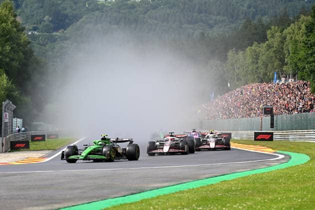 Formula 1 GP Spa Belgium Sunday, 27 07 2025 Gabriel Bortoleto 5, Stake F1 Team Kick Sauber and Esteban Ocon 31, MoneyGram Haas F1 Team and Oliver Bearman 87, MoneyGram Haas F1 Team Formula 1 GP Spa Belgium Sunday, 27 07 2025 Copyright: xBEAUTIFULxSPORTS Erlhofx