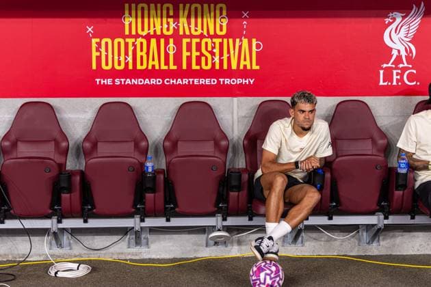 Football - Pre-Season - Liverpool FC v AC Milan HONG KONG - Saturday, July 26, 2025: Liverpool s unused player Luis Diaz on the bench before the Hong Kong Football Festival 2025 pre-season match between Liverpool FC and AC Milan at the Kai Tak Stadium. (Photo by David Rawcliffe Propaganda) HONG KONG Kai Tak Stadium HONG KONG CHINA  Copyright: xPropagandaxPhotoxAgencyx 2025-07-26-093-Liverpool_AC_Milan
