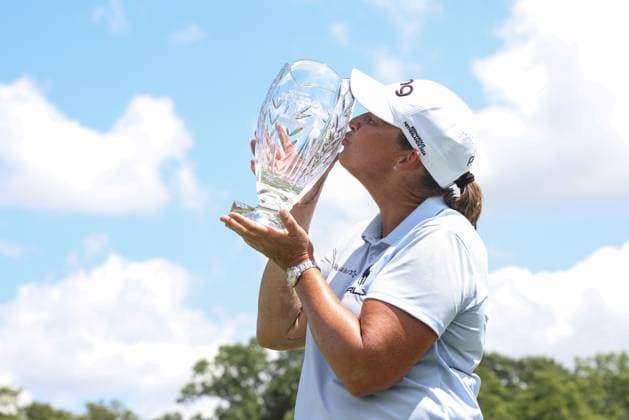 SYLVANIA, OH - JULY 27: Angela Stanford poses for photographs with the winner™s trophy during the awards ceremony for the Greater Toledo Classic Hosted by Stacy Lewis Legends of the LPGA, Golf Damen on July 27, 2025 at Highland Meadows Golf Club in Sylvania, Ohio. (Photo by Scott W. Grau Icon Sportswire) GOLF: JUL 27 Greater Toledo Classic Hosted by Stacy Lewis Legends of the LPGA EDITORIAL USE ONLY Icon25072725