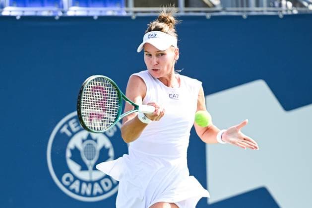 MONTREAL, QC - JULY 27: Veronika Kudermetova returns the ball during a first round match at WTA, Tennis Damen National Bank Open on July 27, 2025 at IGA Stadium in Montreal, QC (Photo by David Kirouac Icon Sportswire) TENNIS: JUL 27 National Bank Open EDITORIAL USE ONLY Icon250727066