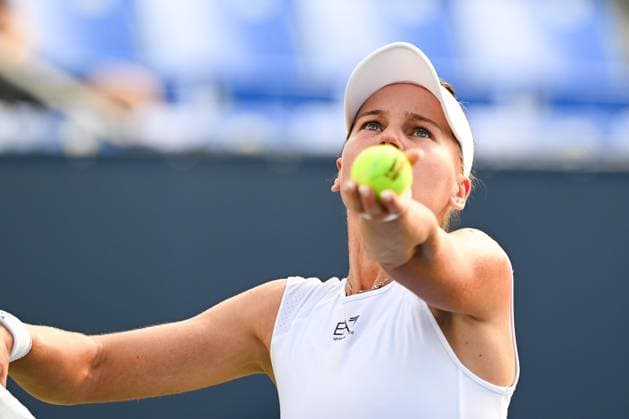 MONTREAL, QC - JULY 27: Veronika Kudermetova serves the ball during a first round match at WTA, Tennis Damen National Bank Open on July 27, 2025 at IGA Stadium in Montreal, QC (Photo by David Kirouac Icon Sportswire) TENNIS: JUL 27 National Bank Open EDITORIAL USE ONLY Icon250727062